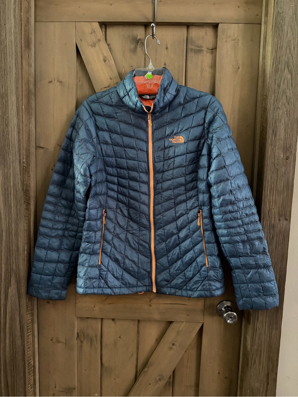 North Face Jacket Womens
Medium Blue / Orange
Thermoball Eco Puffer